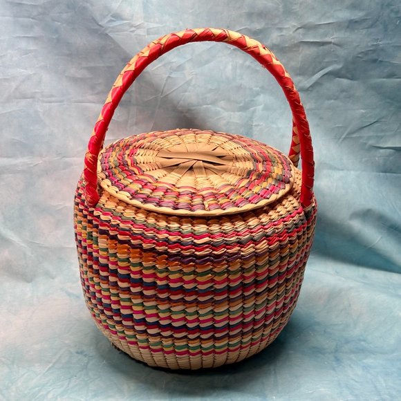 Vtg Woven Rattan/Straw Colorful Snake Charmer Basket Lid Handles Native American - Picture 3 of 7